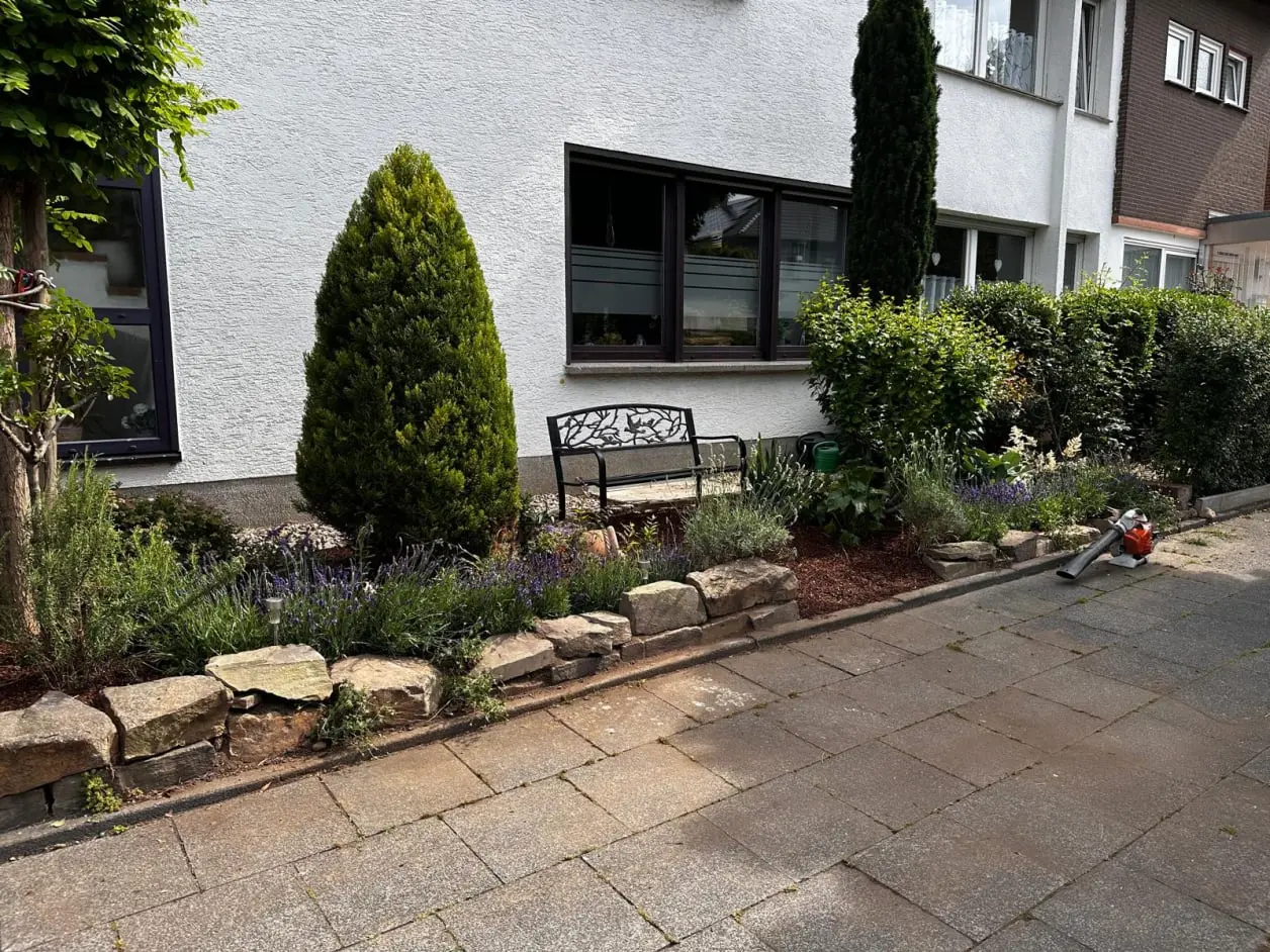 neu angelegter Vorgarten